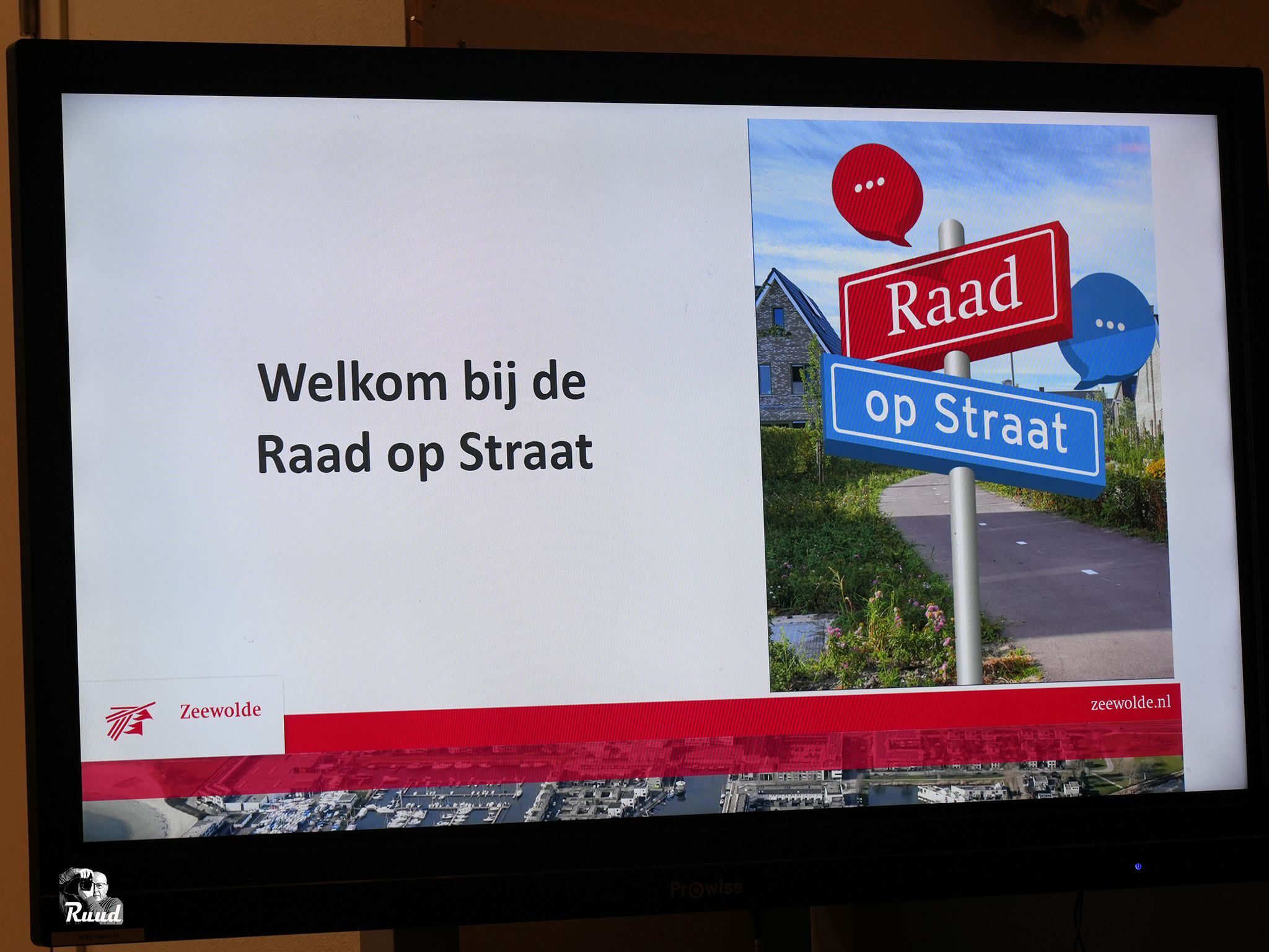 Een foto van de welkomst slide van Raad op Straat