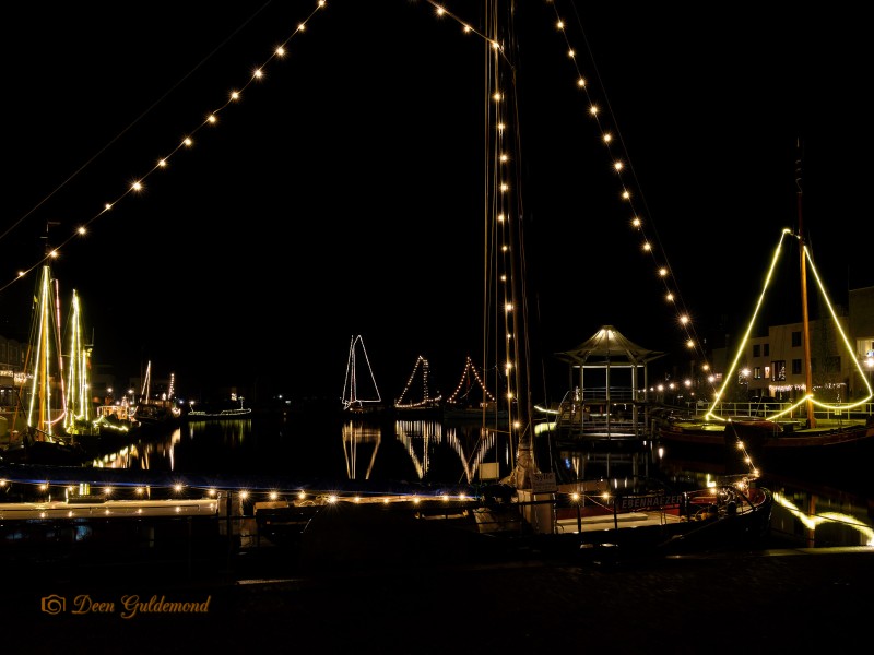 Historische schepen brengen leven in winterse haven van Zeewolde