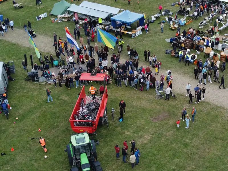 Scouting Jan Wandelaar haalt weer spullen op voor Koningsdagmarkt in Zeewolde