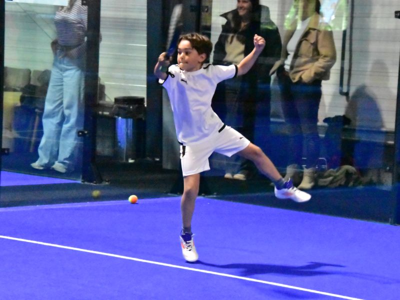 Jongeren organiseren padeltoernooi voor groep 7 en 8