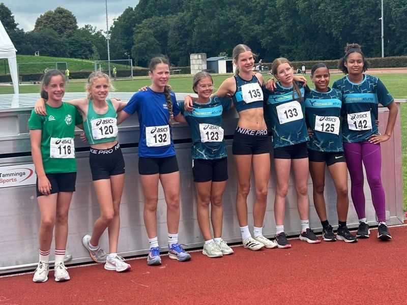 De dames van de atletiek allemaal op een rijtje bij elkaar