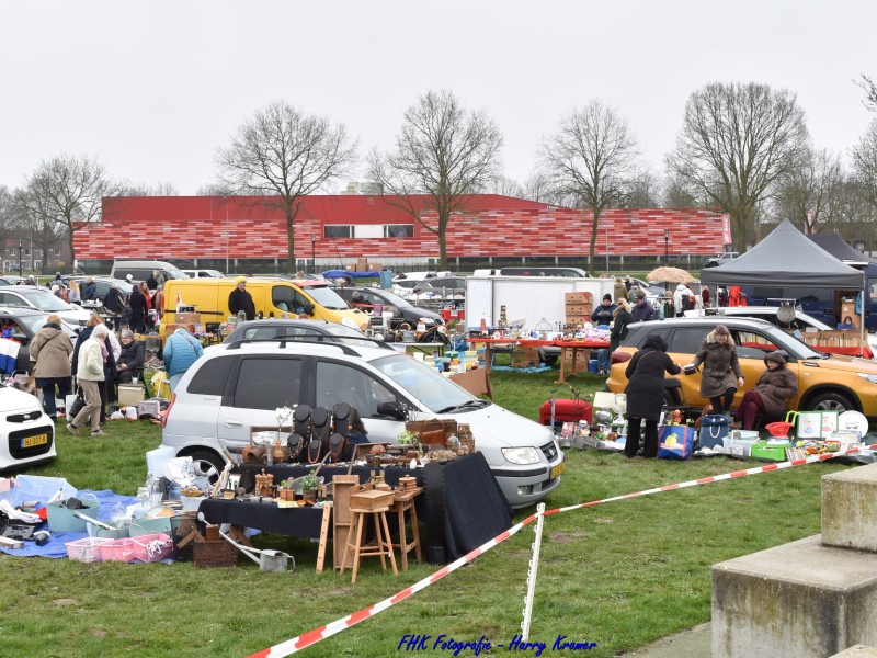 Kofferbakmarktseizoen van start met drukbezochte eerste editie