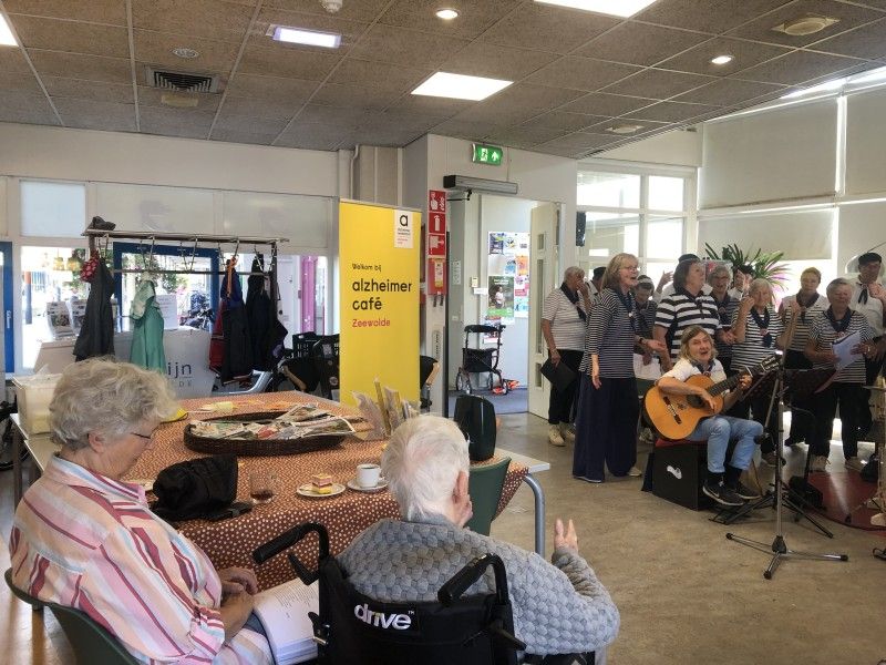 Meedeinen met de Shanty Singers in het Alzheimer Café