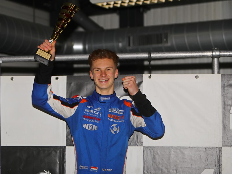 Karttalent Natan Hommel kampioen na spectaculaire inhaalrace