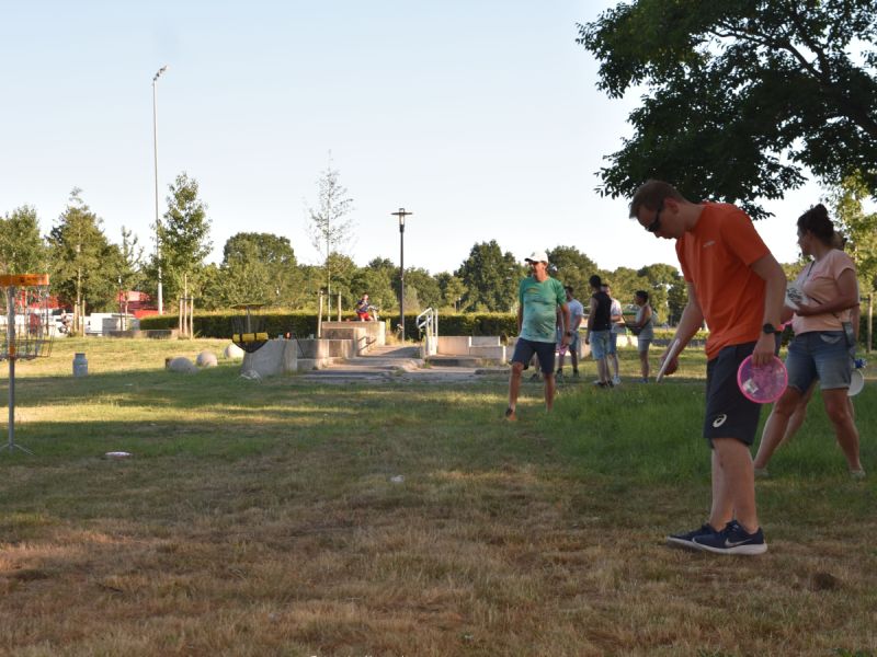 Eerste discgolfclinic trekt belangstellenden naar Kluunpark