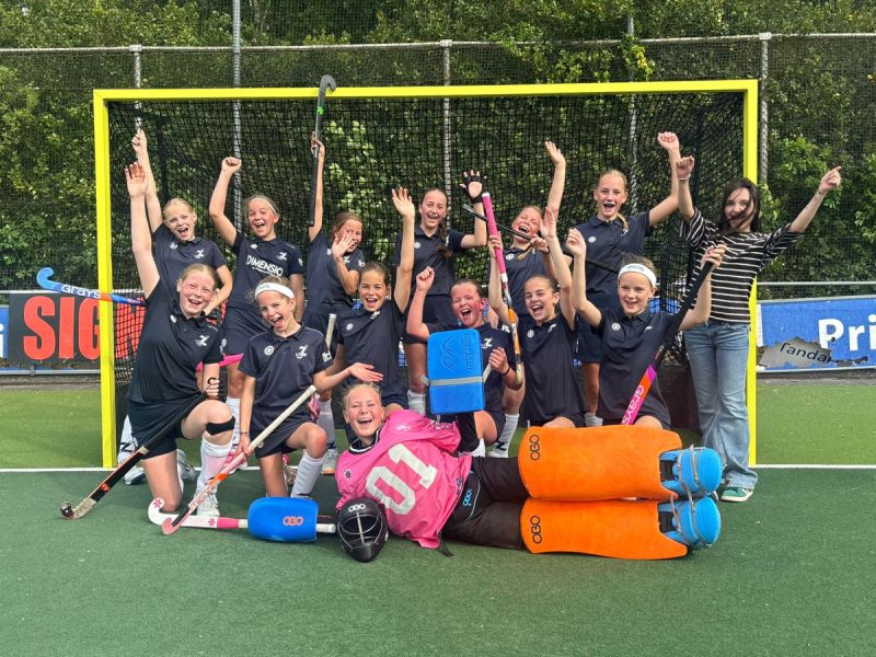 Hockeymeiden MO12-1 stellen titel veilig