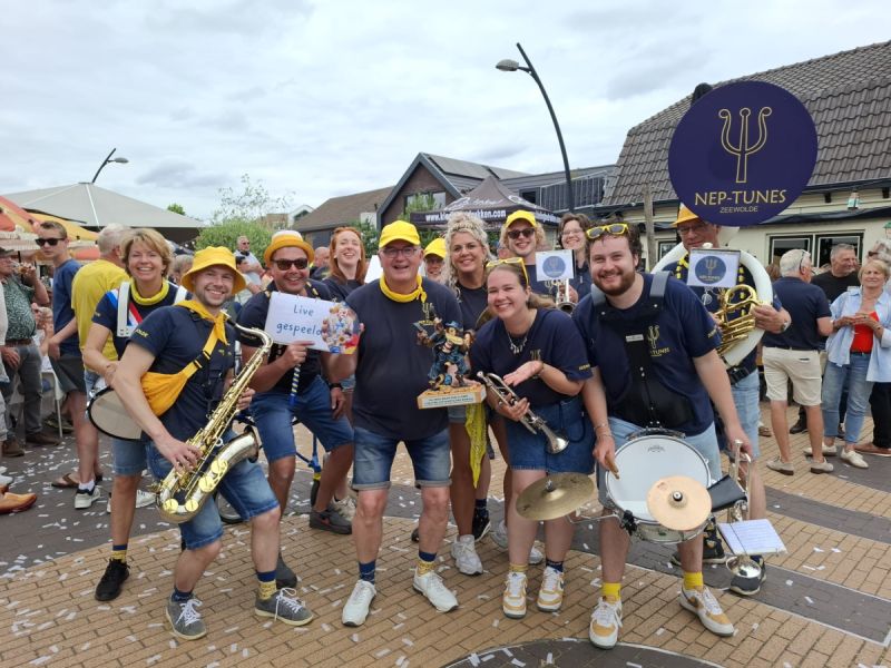 Nep-Tunes uit Zeewolde wint eerste prijs op NK Dweilorkesten