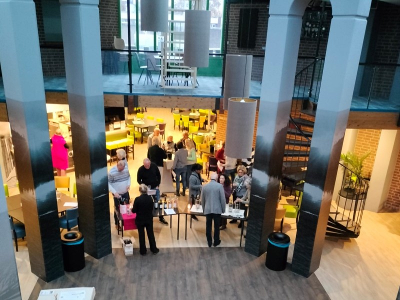 Wijnproeverij voor Toon Hermans Huis Zeewolde