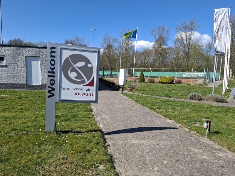 Open Toss met cava en kennismaking bij TV De Punt