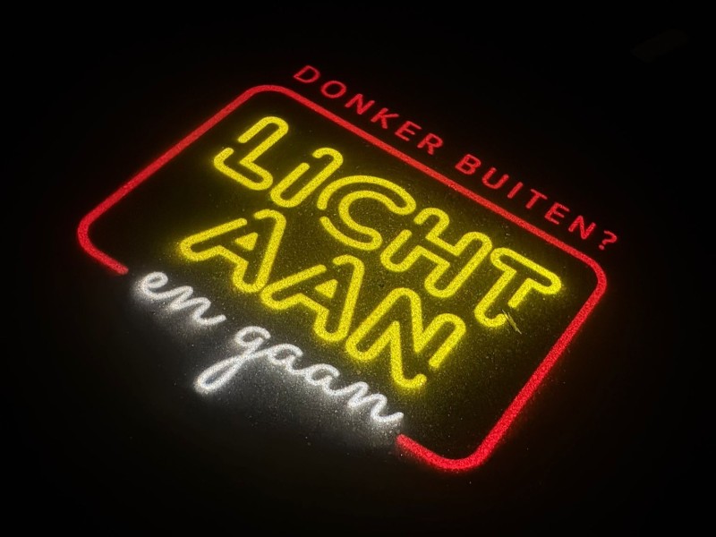 Campagne licht aan en gaan geprojecteerd op fietspad.