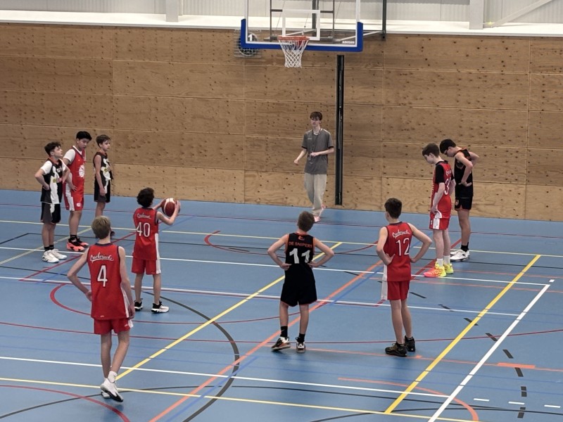 Snipers Zeewolde beleeft druk basketbalweekend en wint prijs op Sportgala