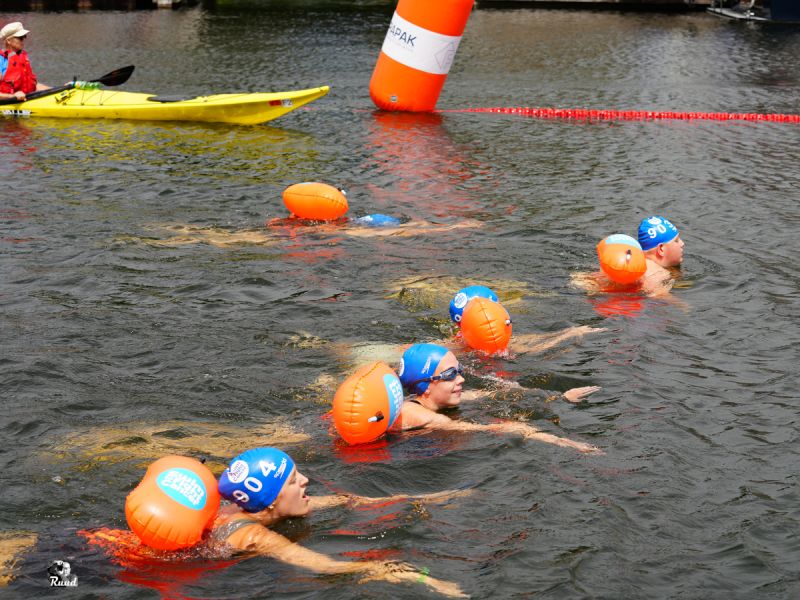 Eerste Swim to Fight Cancer Zeewolde haalt ruim 70.000 euro op