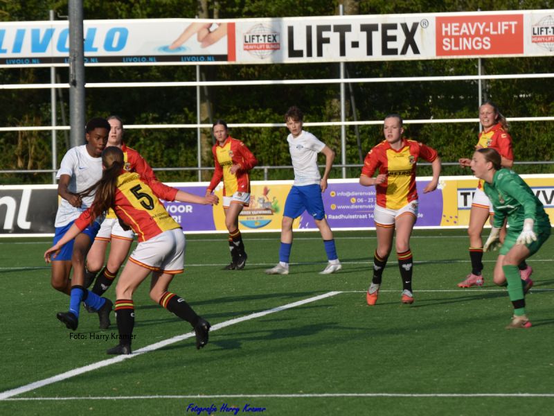 Go Ahead Eagles MO17 traint in Zeewolde