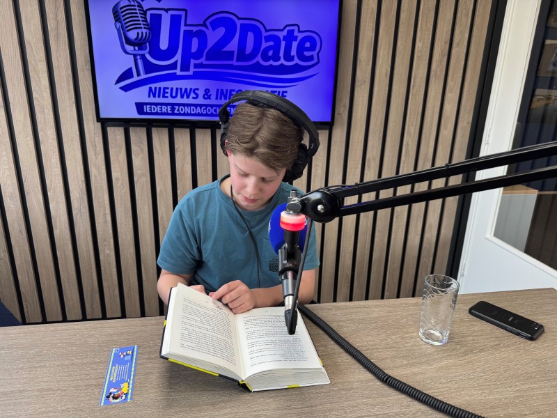 Voorleeskampioen Jochem bereidt zich voor op de provinciale finale