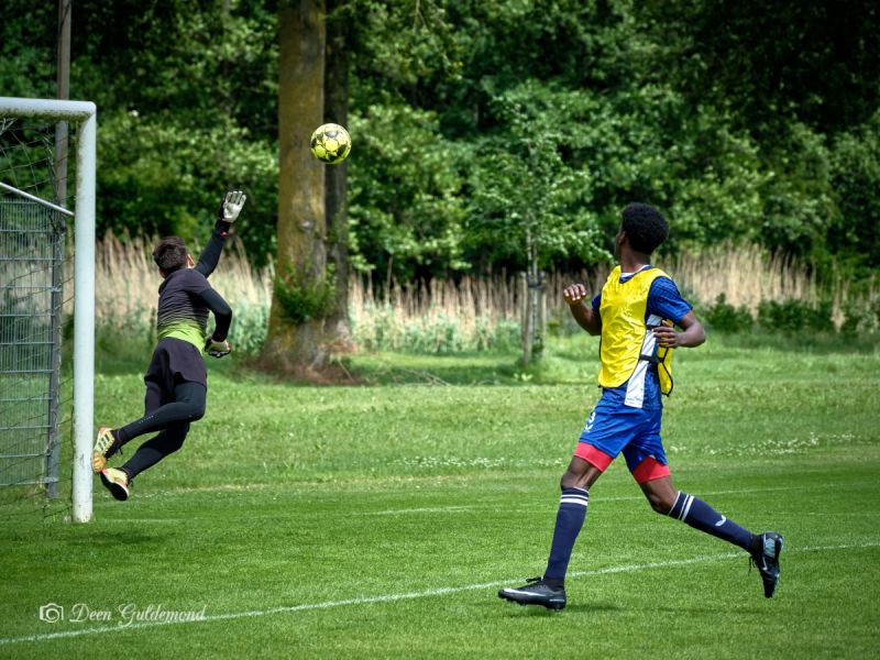 Voorronde NK voetbal voor azc’s in Zeewolde: sport en ontmoeting centraal