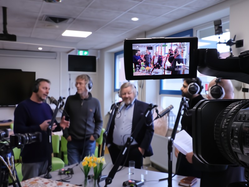 Debat over de ouderen bij het koffie uurtje van de ouderen