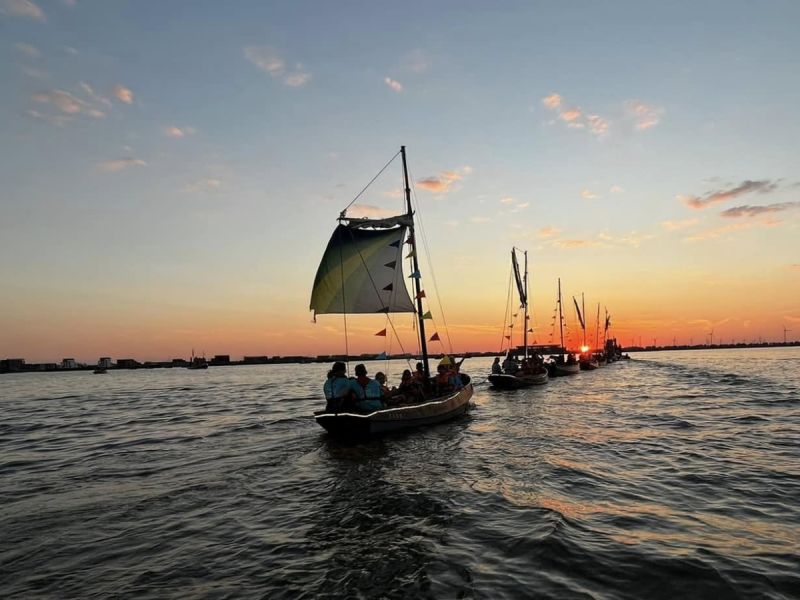Zeewolde ontvangt Nawaka-bezoekers in dorp tijdens Bezoekersdag en Gondelvaart