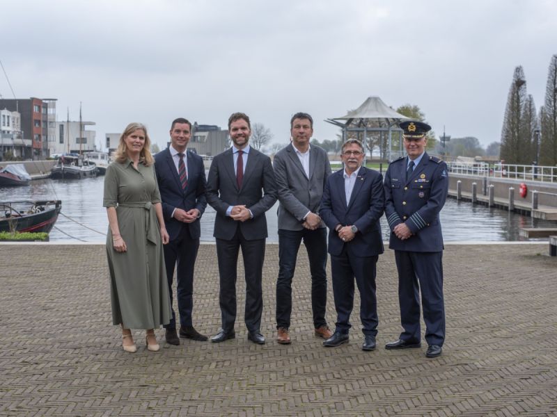 Staatssecretaris Boswijk bezoekt Zeewolde vanwege komst kazerne