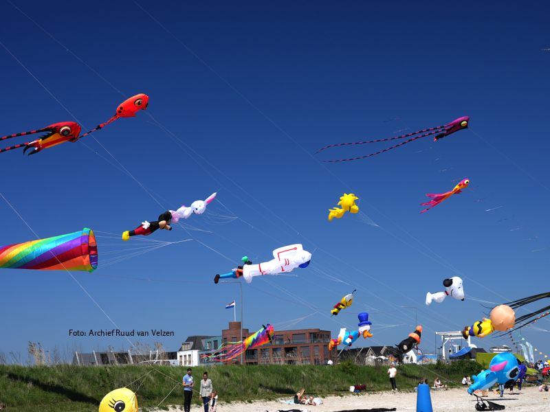 Vijfde editie Vliegerfestijn op Lanterstrand in Zeewolde