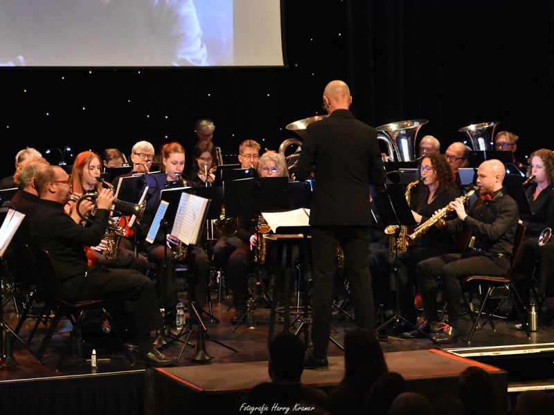 Flevofanfare schettert en schittert in the Lux