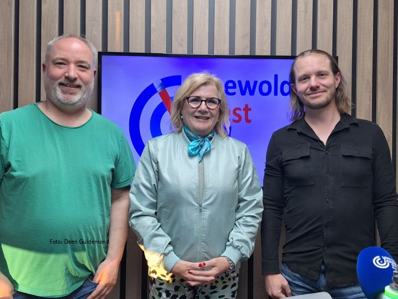 Wilco van Leeuwen, Ria Hoekes en Tim de Goeij in de studio bij Zeewolde Kiest