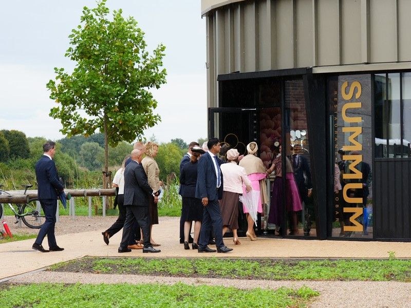 Koningspaar sloot streekbezoek af bij restaurant Summum in Zeewolde