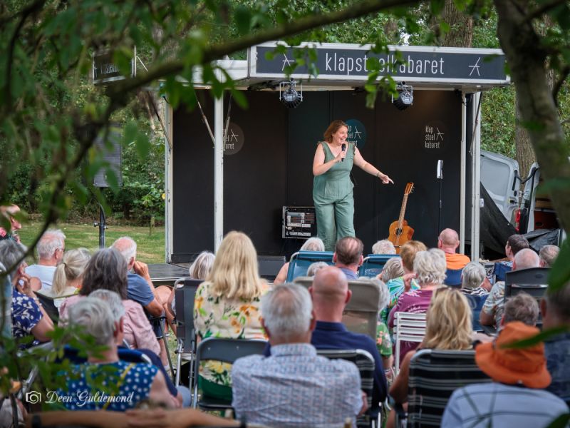Uitverkocht debuut voor Klapstoelkabaret in Zeewolde