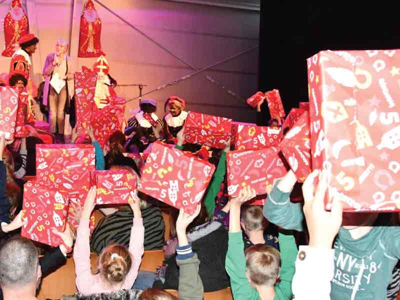 Sinterklaasfeest van Pieten on Tour in de Kluit