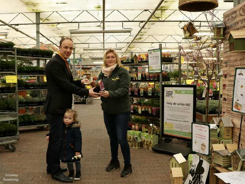 Gratis bijvriendelijke plant bij tuincentrum Oosteinde