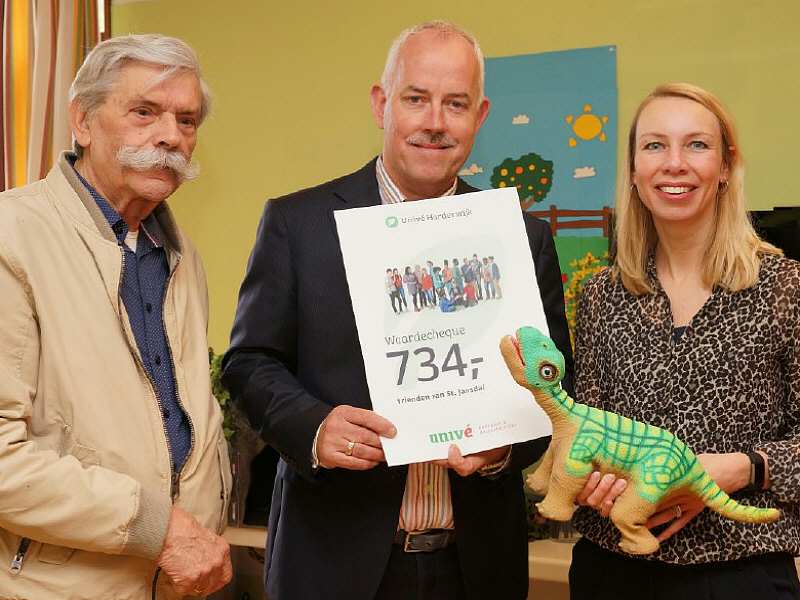 Dinosauriers voor kinderen StJansdal, uitreiking cheque