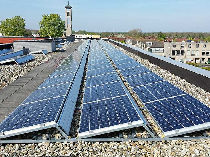 Zonnepanelen op dak, Zeewoldezon (foto: Leon Zeewolde)