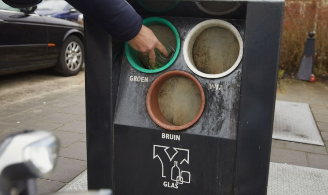 Gemeente moet haast maken met glascontainers