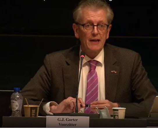 Burgemeester trekt boetekleed aan