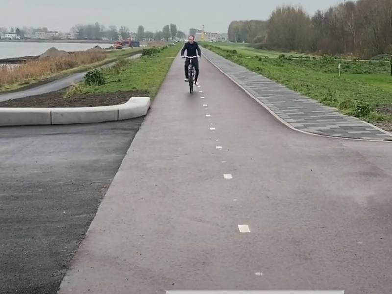 Opening verhoogd fietspad Zeewolderdijk