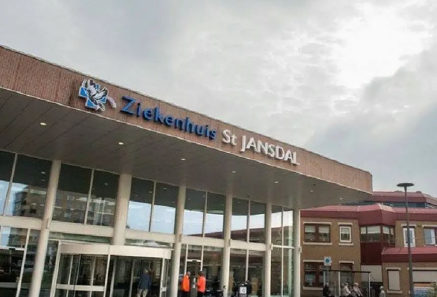 Zeewoldenaar naar ziekenhuis na aanrijding