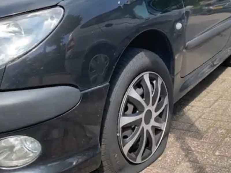 Veel autobanden lek gestoken in centrum Zeewolde