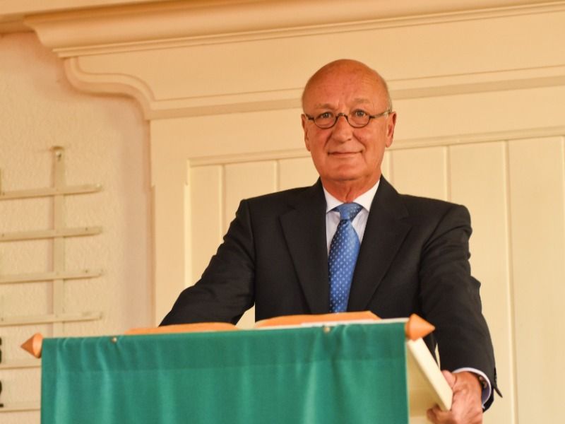 Oud-burgemeester staat open voor terugkeer naar Zeewolde als predikant