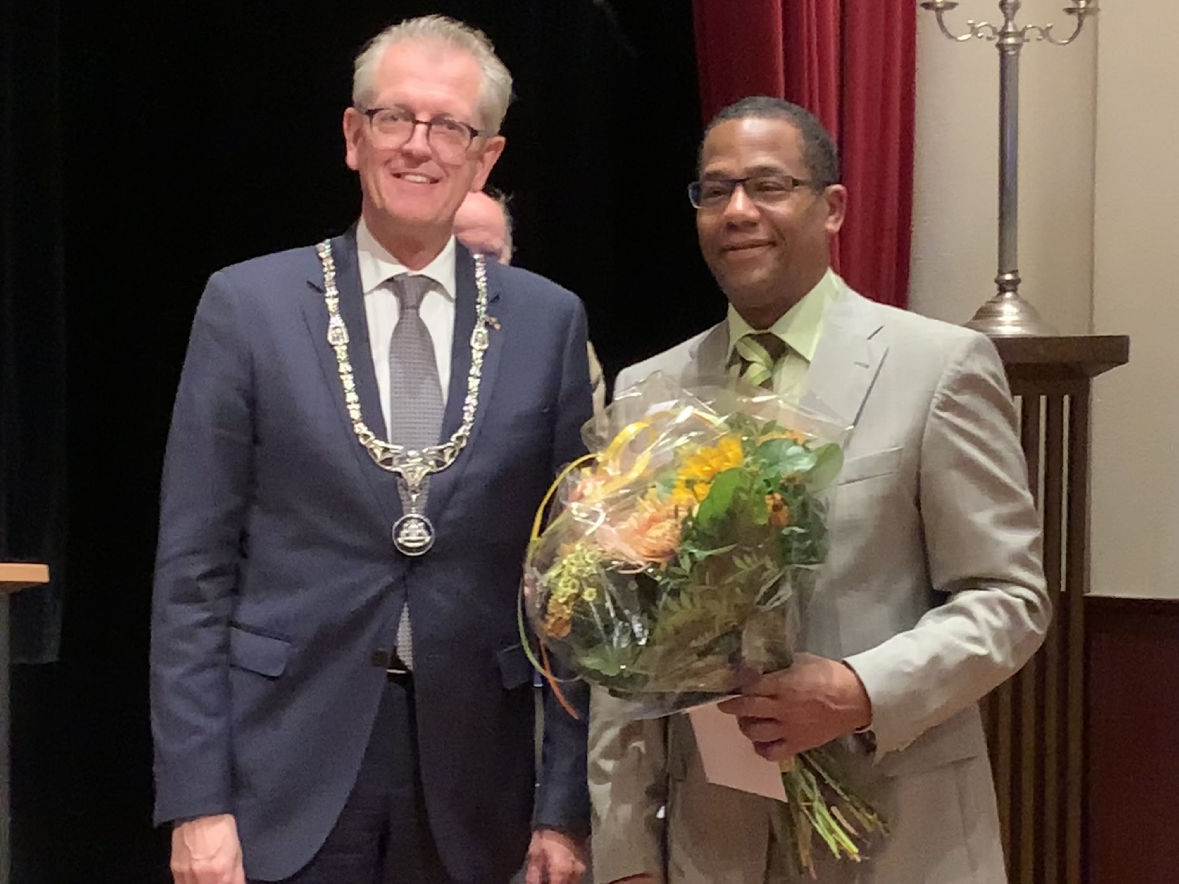 Henk Parisius geïnstalleerd als raadslid in Gemeenteraad Zeewolde