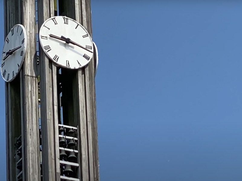 Klok vertoont weer kuren