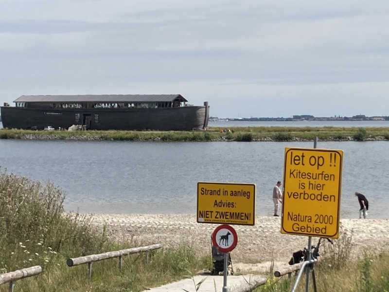 Zwemmen afgeraden bij Lanterstrand door poepbacterie