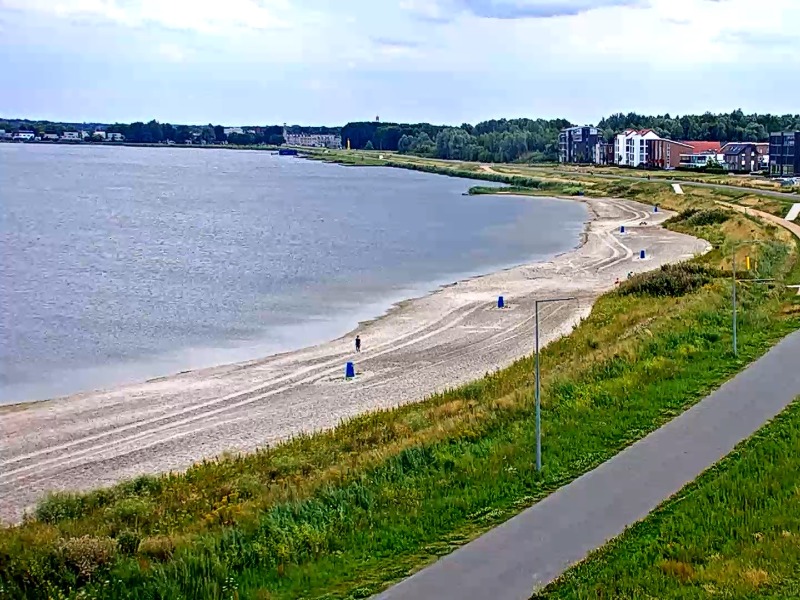 Gemeente Zeewolde zoekt oplossing voor slechte waterkwaliteit Lanterstrand