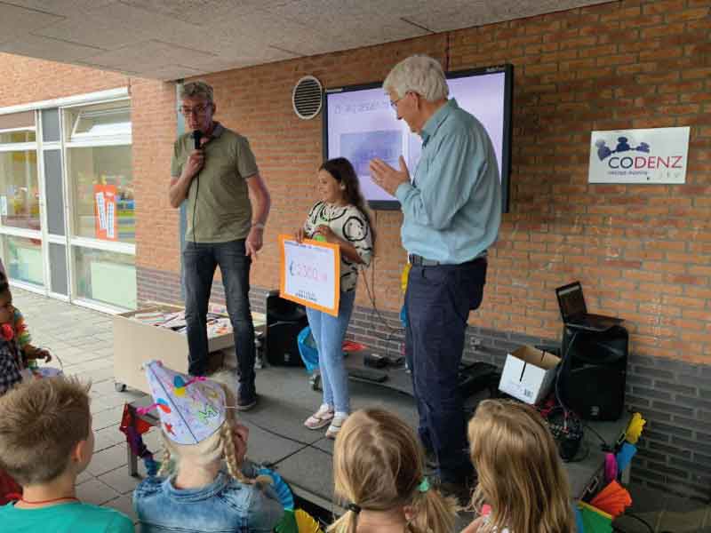 Jarig Mozaïek haalt geld op voor Voedselbank