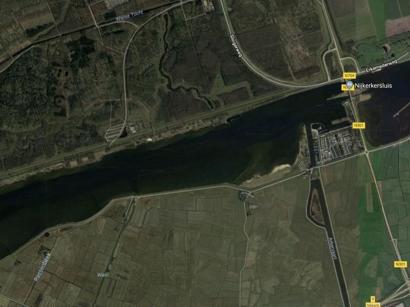 Nijkerkerbrug in ochtendspits geblokkeerd door aardappelen