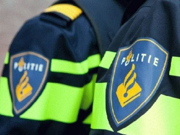 Brandweer bevrijdt Zeewoldenaar uit dakraam