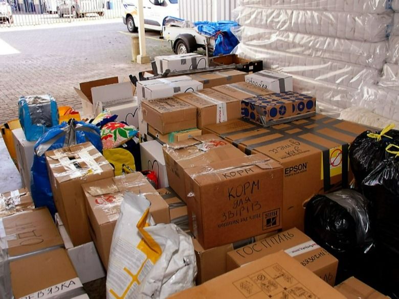 Zeewolde zamelt goederen in én vangt vluchtelingen op