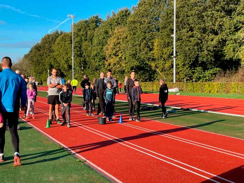 Ouder-kind training als afsluiting atletiek seizoen