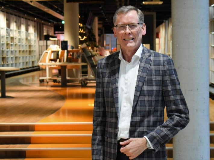 Jan Gommer zwaait af bij FlevoMeer Bibliotheek