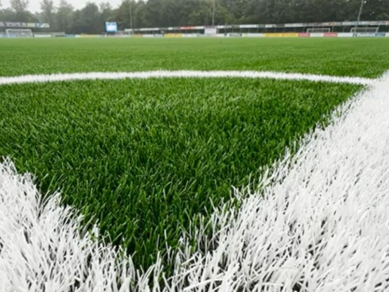 Nieuw kunstgras voor VV Zeewolde