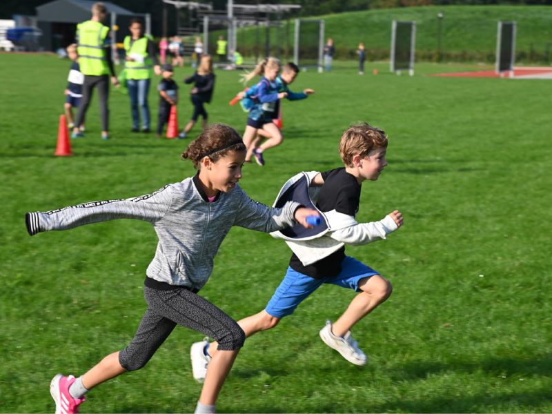 Ondanks problemen atletiekbaan volop proeflessen en activiteiten