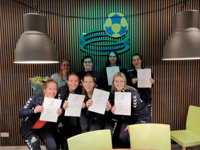Jeugdtrainers KV Wolderwijd/DYZLE behalen diploma Korfbaltrainer 2